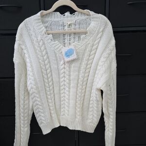 NWT- Cloud Ten V-Neck Cable Knit Sweater Large